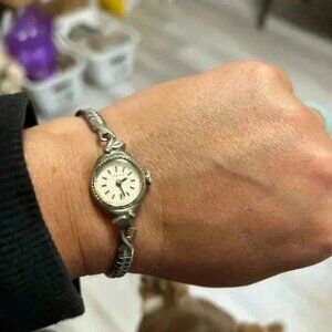 CARAVELLE vintage woman wristwatch, analog adjustable 6 inches